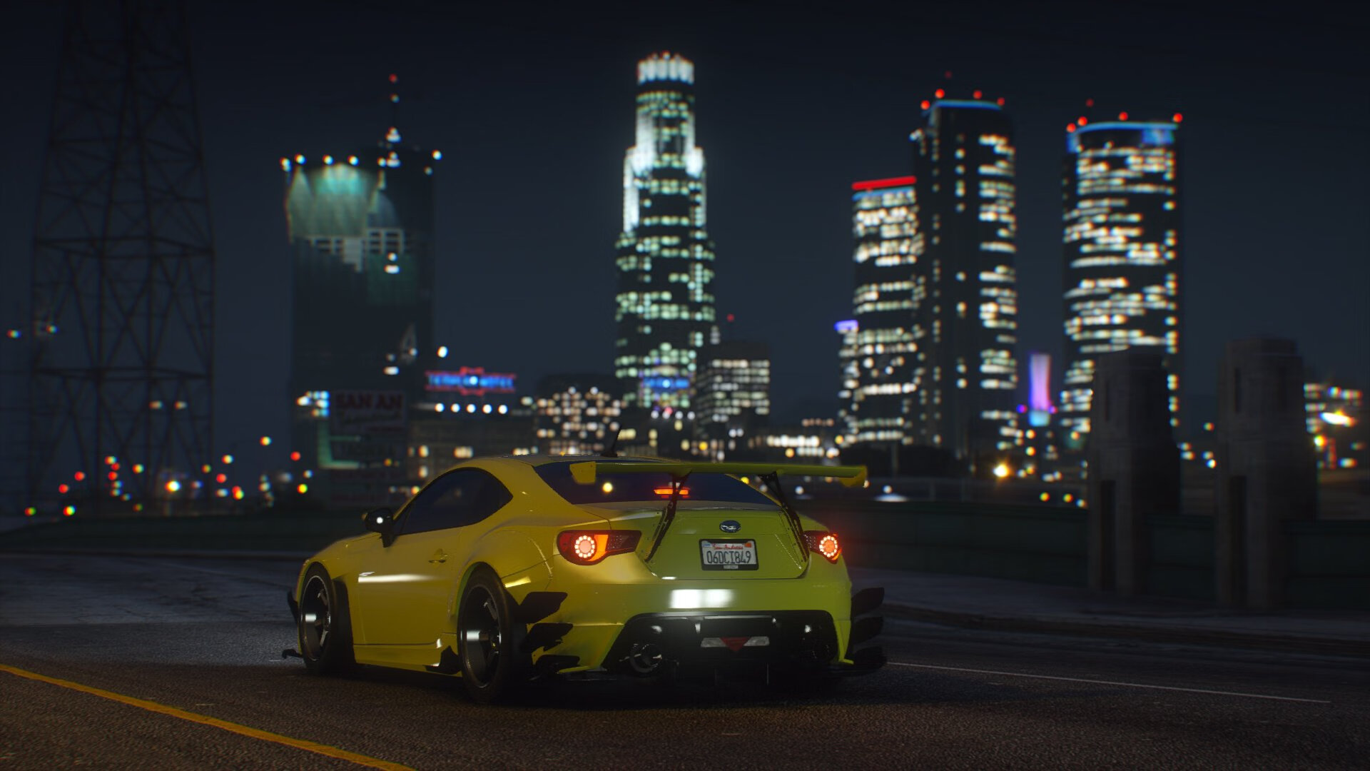 马拉松赛事结合夜跑元素提升参与体验，半夜跑马拉松